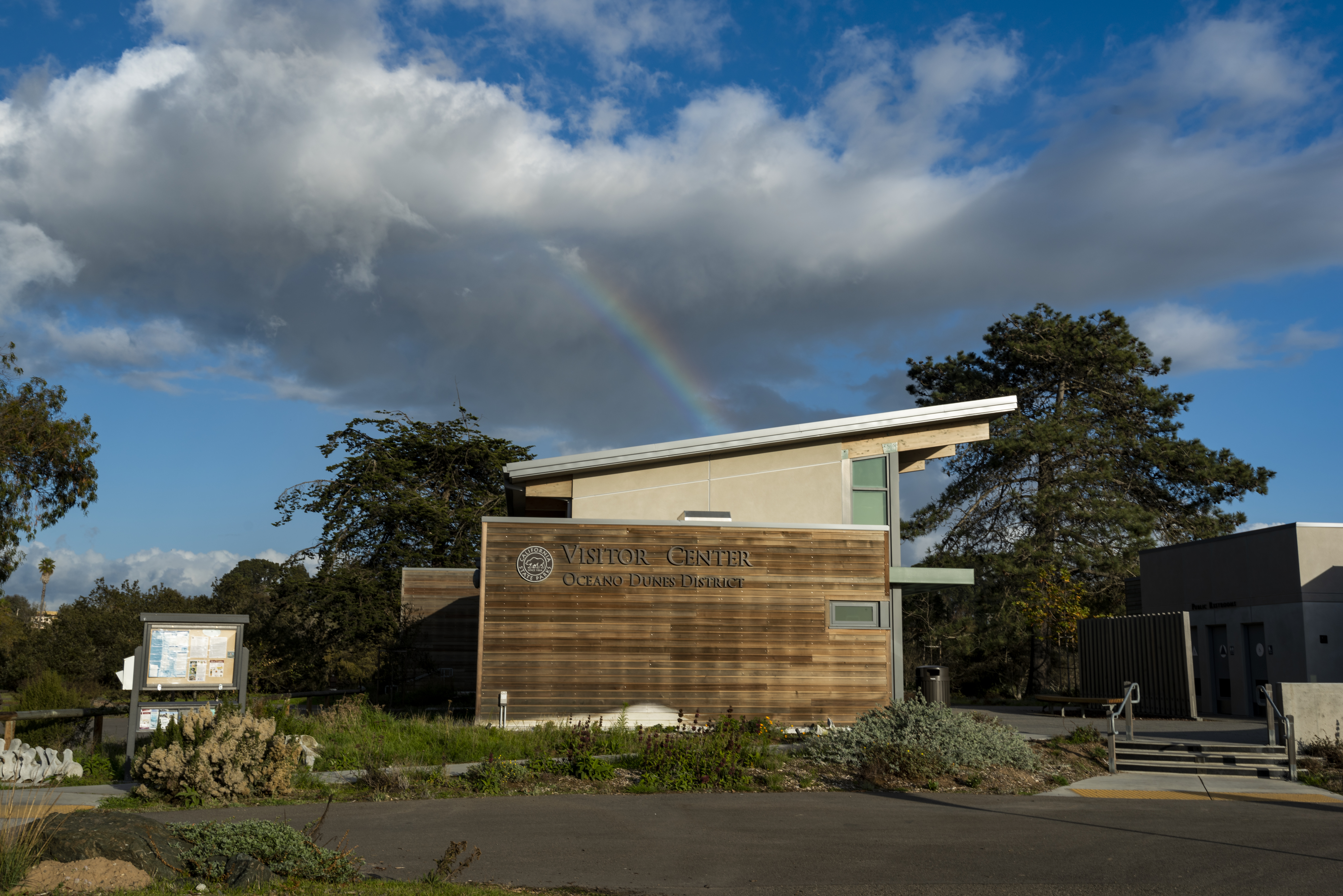 Image of building of visitor center with grey sky