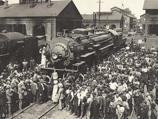 1925 arrival of the newest style of large freight locomotive. (CSRM)
