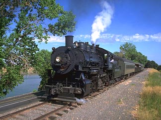 Climb aboard the Museum’s Sacramento Southern Railroad for a relaxing 40-minute, 6-mile roundtrip ride along the levees of the Sacramento River. 